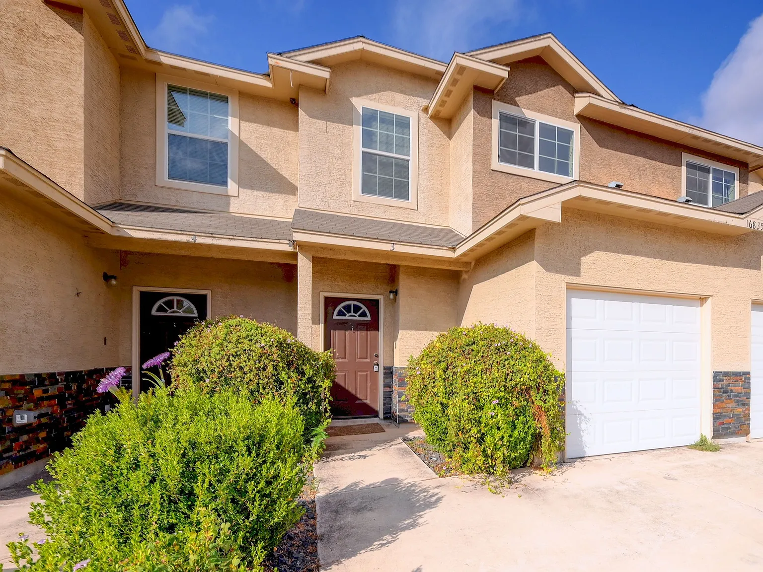 3 bed, 1219 sqft, $1,295 — Photo 2