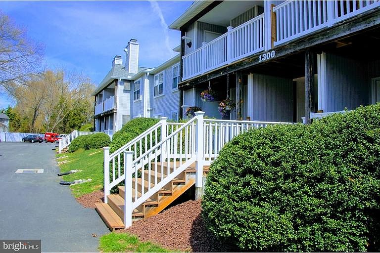1st image of 1304 Waters Edge Dr