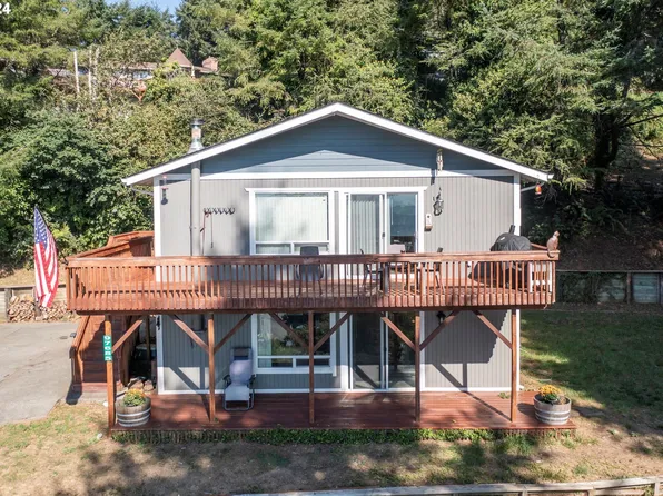 97685 Marina Heights Loop, Brookings, OR 97415