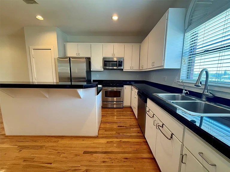 9833 Sandra Ann Ct — Photo 17