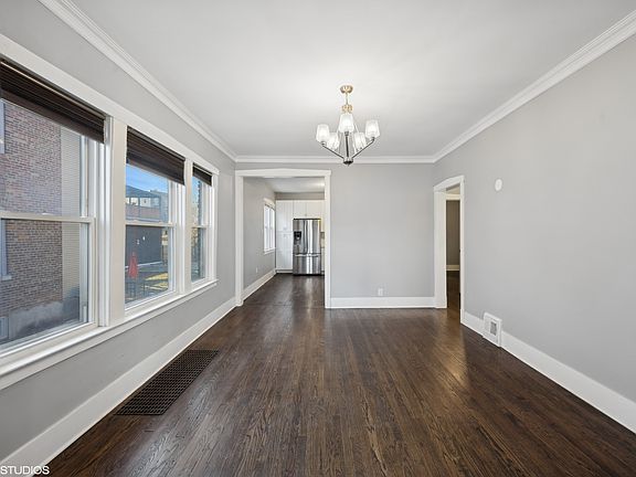 5th image of 542 N Saint Louis Ave
