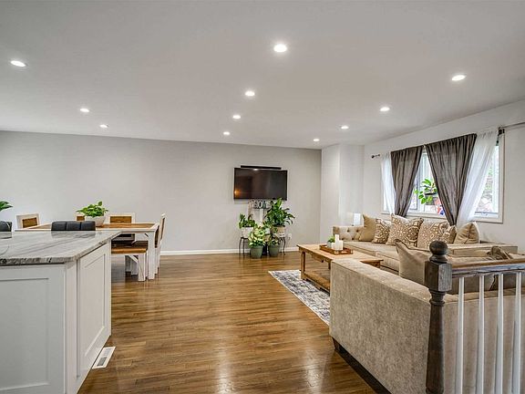 3rd image of 14 Circle Dr E
