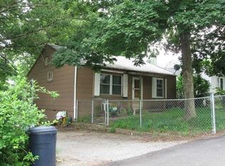 122 Liters Ln, Paris, KY 40361