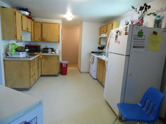 5th image of 652 S Eagle Ct