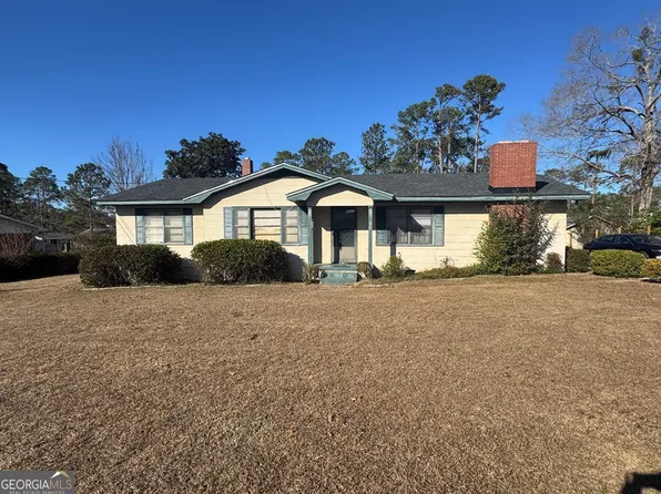 300 W Columbia Ave, Lyons, GA 30436