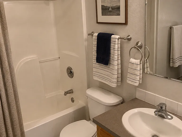 708 Eastgate Dr — Photo 7