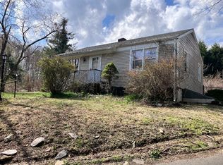 100 Tashua Rd, Trumbull, CT 06611