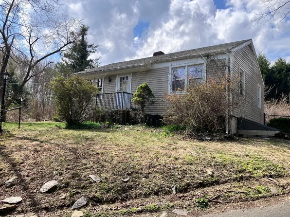 100 Tashua Road, Trumbull, CT 06611