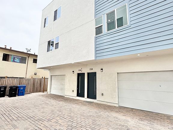 3rd image of 158 N Mariposa Ave #158
