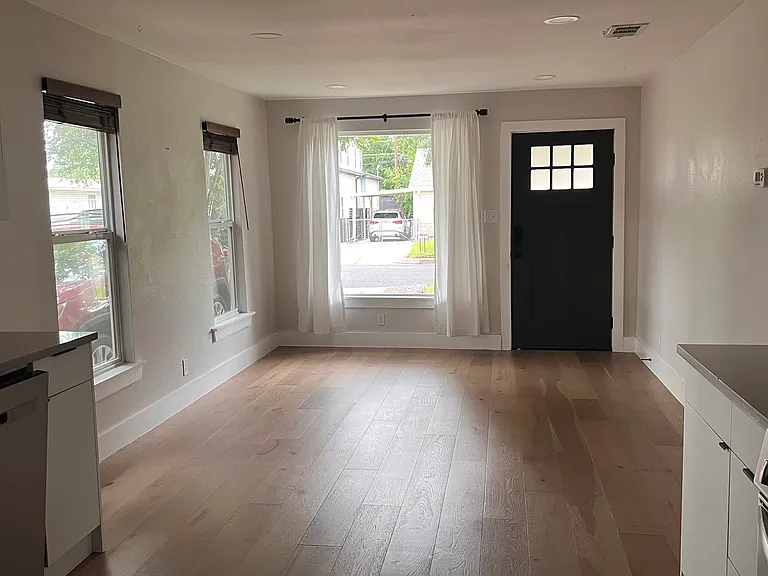 3105 E 14th St — Photo 16