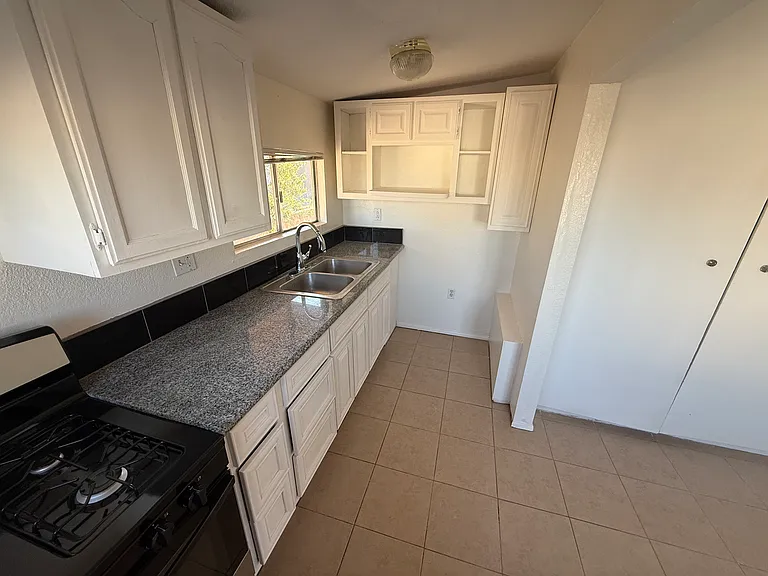 Kitchen Photo #2