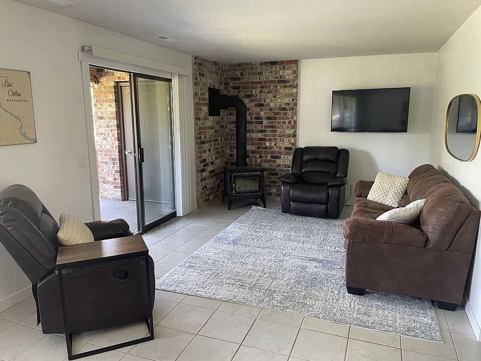 Living room - open floor concept to kitchen and dining area