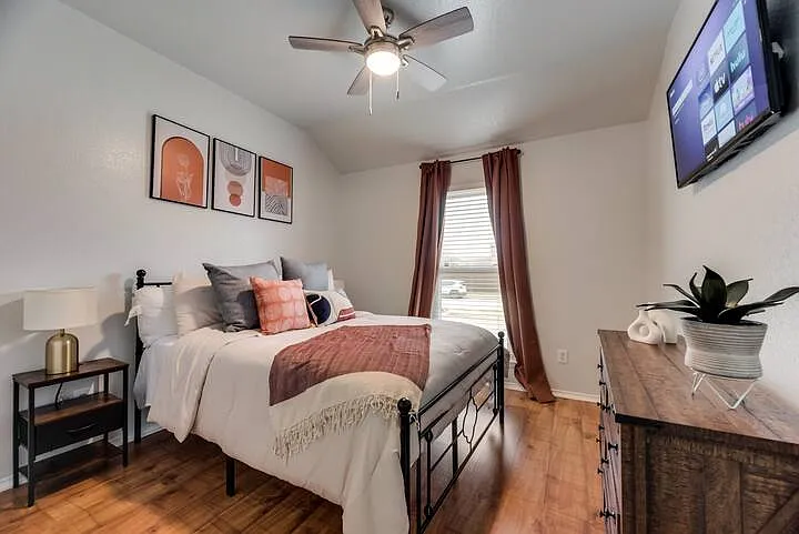 1548 Lakeside Dr — Photo 21