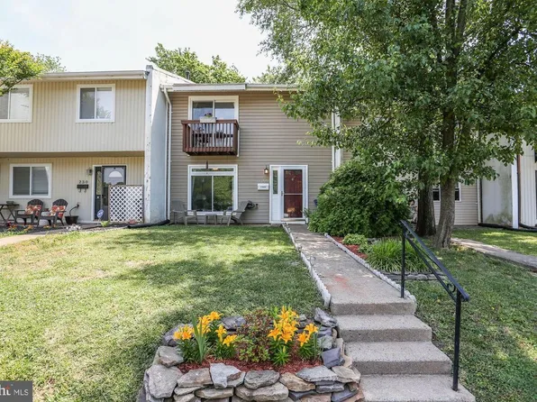 232 Willow Ter, Sterling, VA 20164