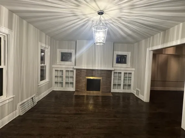 2452 W Michigan St, Milwaukee, WI 53233