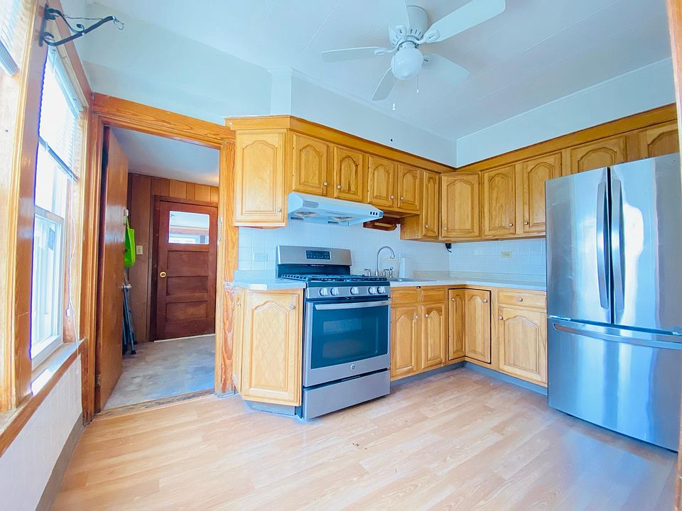 1st image of 5 Bedford St #2