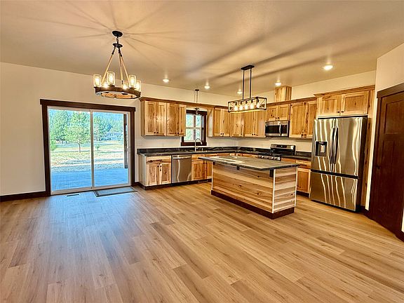 5th image of 14 Moccasin Ln