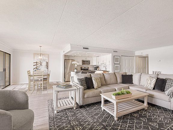 3rd image of 4312 Lakeshore Ln Unit 204