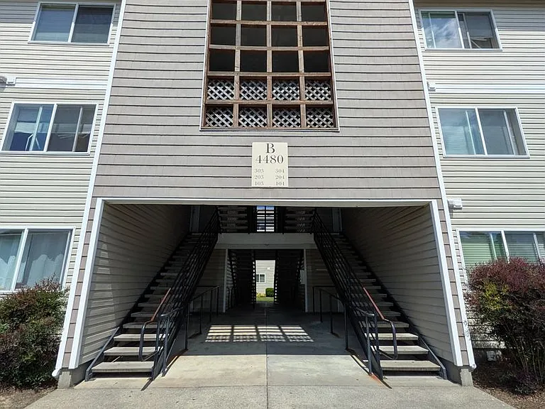 Wellesley Park Apartments — Photo 105