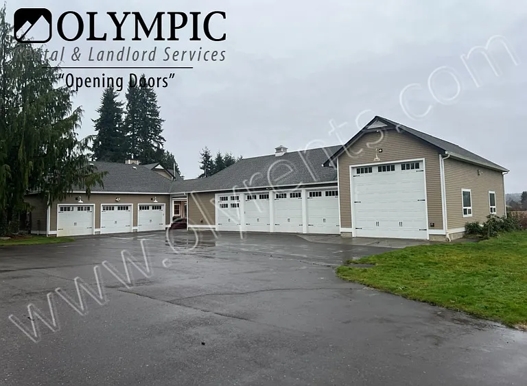 One of a Kind Find in SE Olympia! Garages Galore! 4 bed/3.5 bath w/ AC — Photo 2