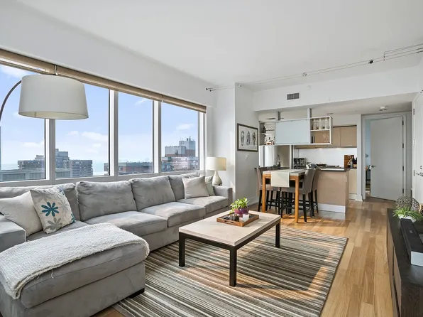 350 W 42nd St APT 41H, New York, NY 10036