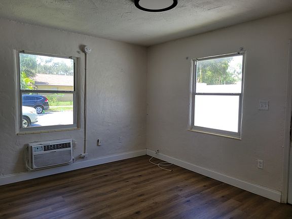 3rd image of 265 14th St N #B