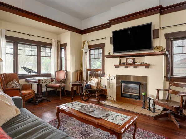 725 Comox Rd, Nanaimo, BC V9R 3J5