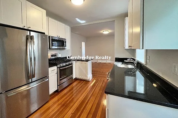 17 Ashland St #2T — Photo 1