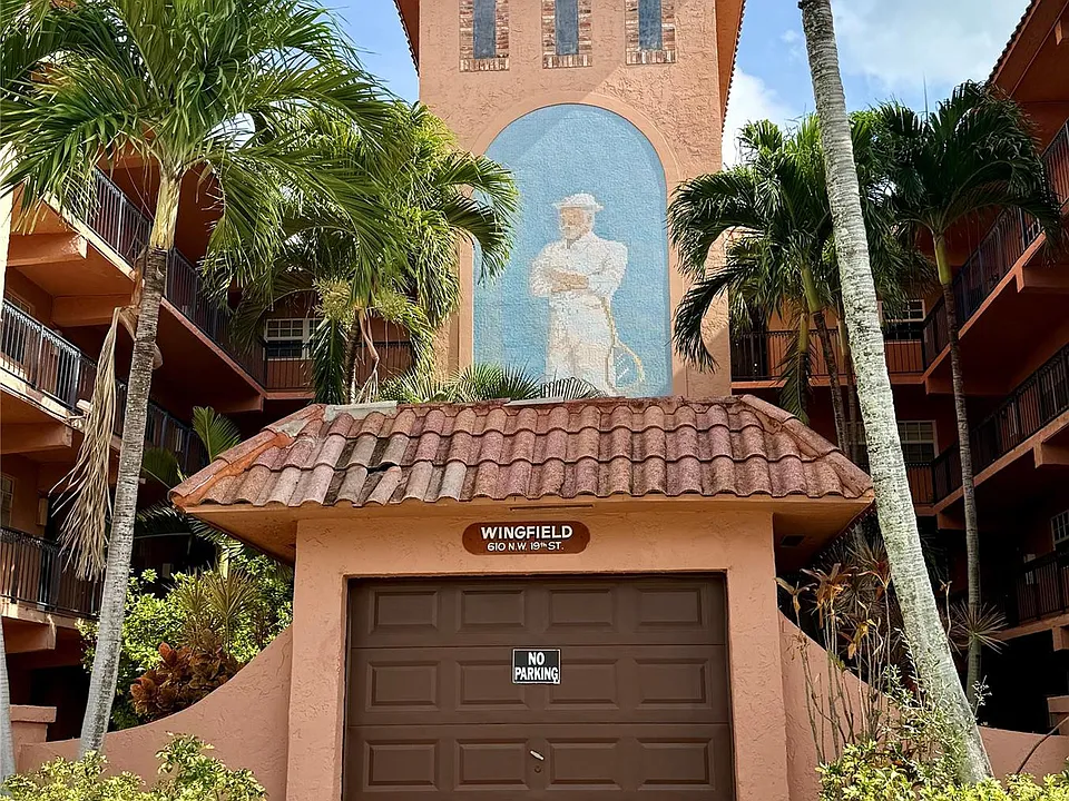 610 Tennis Club Dr #408