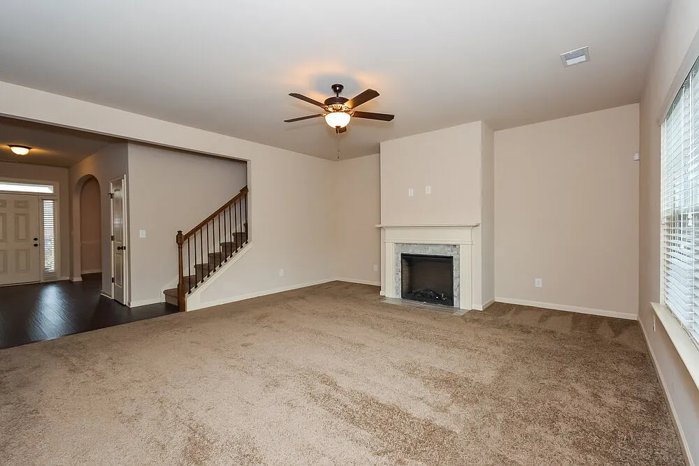 4 bed, 2.5 bath, 2579 sqft, $2,345 — Photo 4