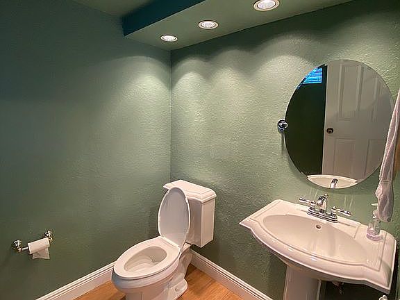 4th image of 816 W Charing Cross Cir