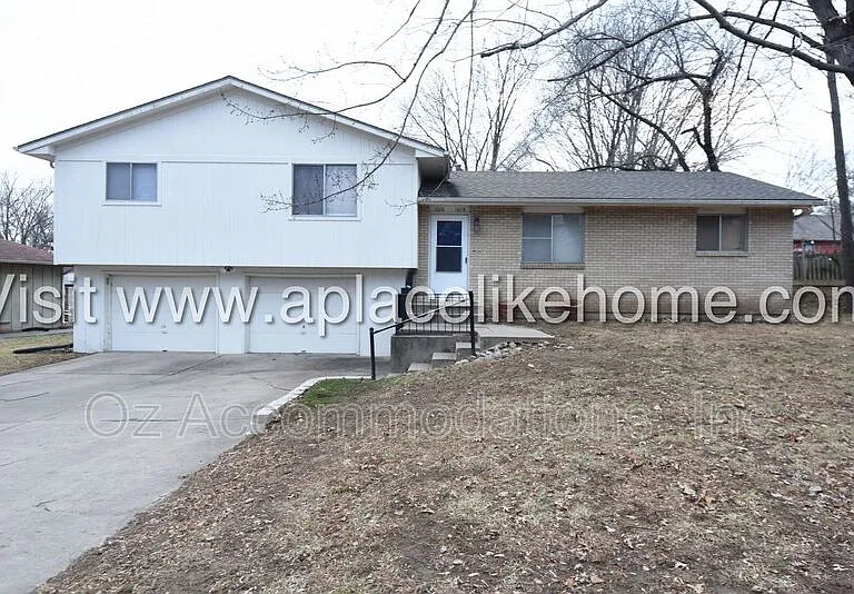 1606 N 63rd Pl — Photo 2