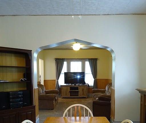 4th image of 129 Vandalia St