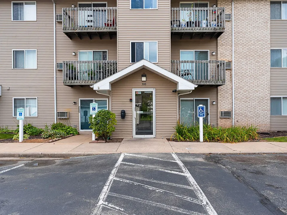 Fox Valley Meadows Apartments