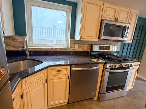 223 Day Avenue image 22 of 30