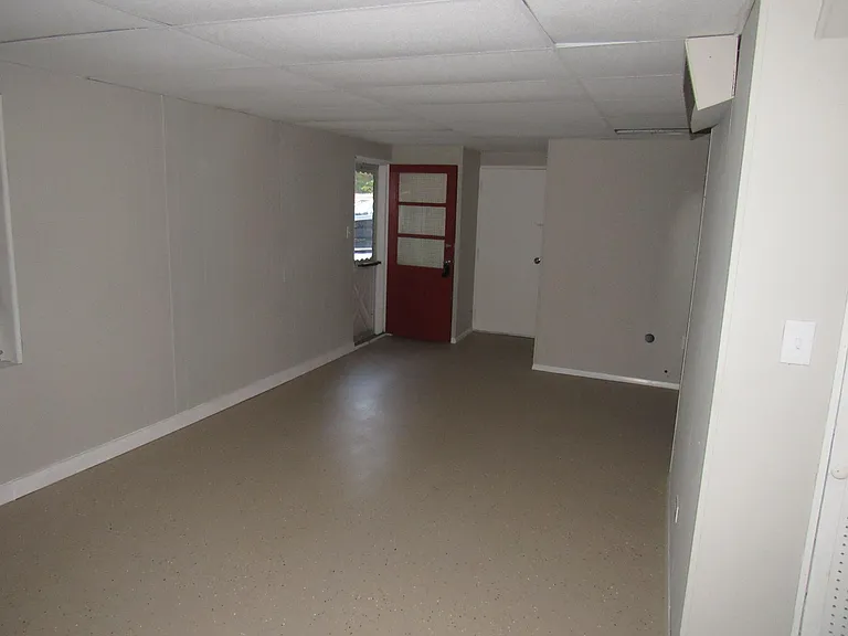 1065 Howe Ave — Photo 9