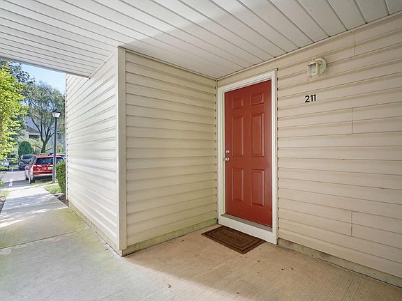 4th image of 211 Walden Cir