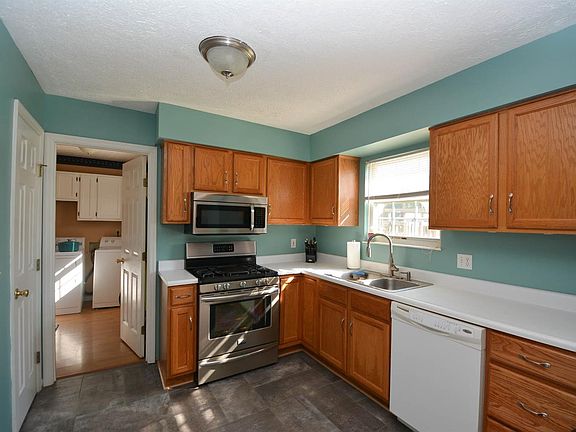 3rd image of 242 Beaulieu Ct
