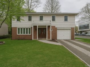 2 Pickwood Lane, Great Neck, NY