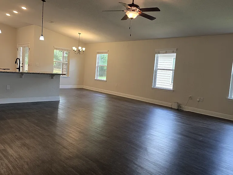 5157 Peach Dr — Photo 3