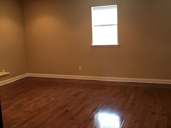 3rd image of 2 Roberts Ave #3