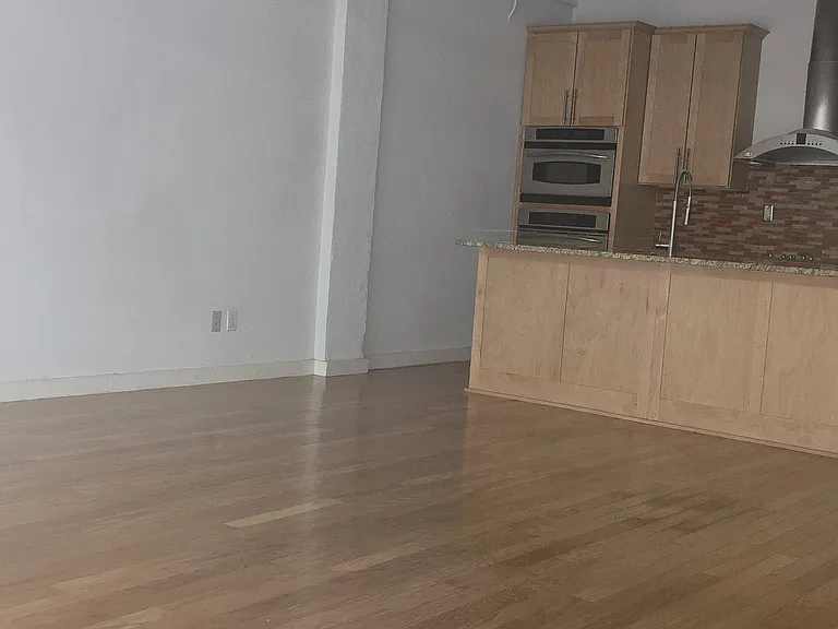 1339 S Flores St #107 — Photo 8