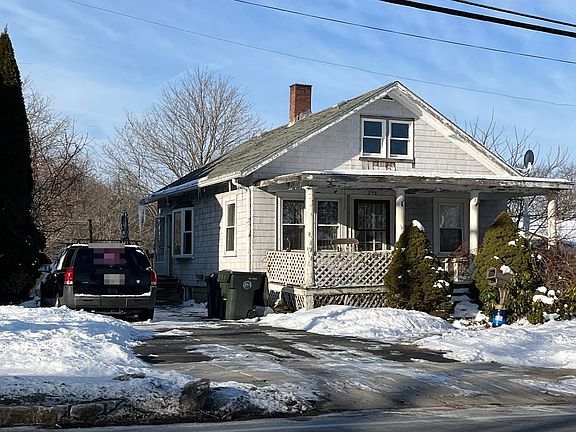 4th image of 298 Pleasant St