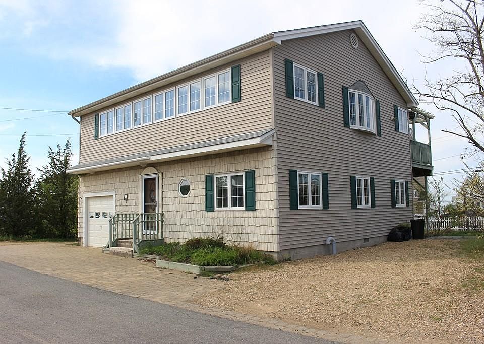 1st image of 8 Barker St