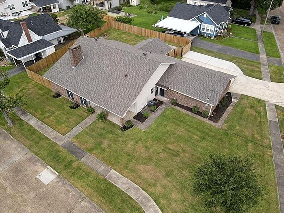 3rd image of 1800 Foster St