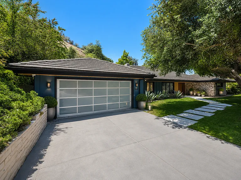 9410 Eden Dr — Photo 41
