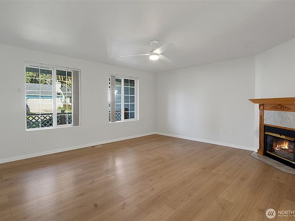 4th image of 4605 247th Street Ct E