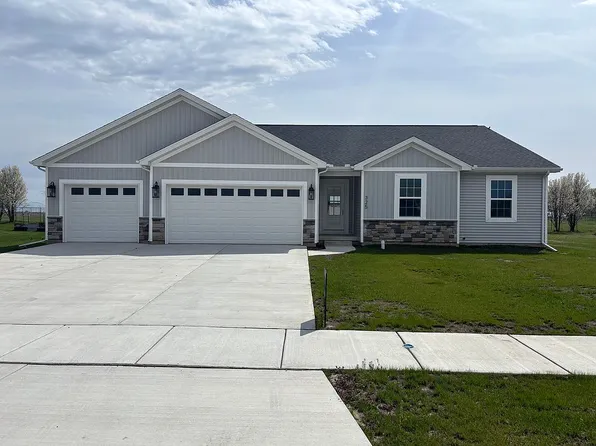 325 Lea Ln, Forsyth, IL 62535