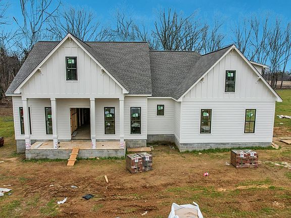 2nd image of 717 Oxford Loop