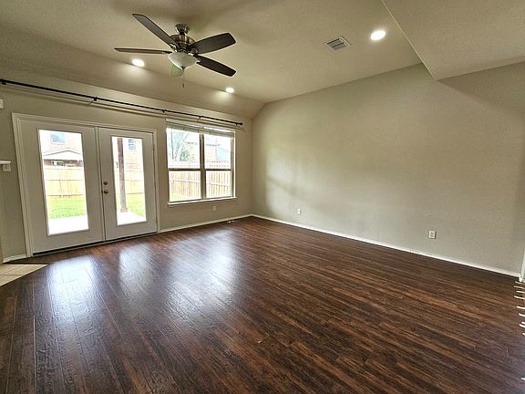 3rd image of 3905 Jeanette Ln